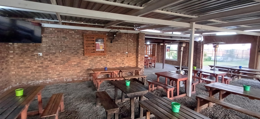 7 Bedroom Property for Sale in Harpington A H North West